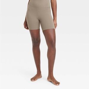 Women's Everyday Soft Ultra High-Rise Bike Shorts 6" All in Motion Taupe Size XS